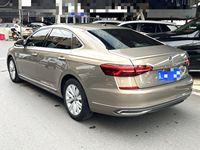 Подержанный автомобиль Volkswagen Passat 2019 года, золотистый, 2.0T, автомат, левый руль, бензин, седан