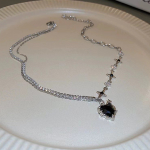 Collana a forma di amore viola con stella a quattro punte - Product Image 3