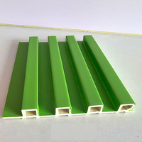 Panneau mural WPC bleu en composite bois-plastique PVC, revêtement extérieur imperméable, antistatique, résistant à l'humidité, commerce et divertissement