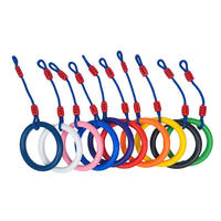 Kit de balançoire trapèze suspendue réglable avec corde en PE, barre de gymnastique en plastique personnalisée et anneaux, équipement d'entraînement d'obstacles pour enfants intérieur/extérieur