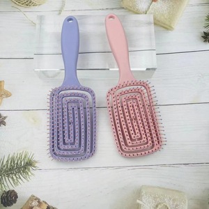 Cepillo de Pelo de Nailon Curvo con Ventilación y Diseño Hueco para Masaje del Cuero Cabelludo, Ideal para Uso Doméstico y Profesional en Salones de Belleza - Product Image 3