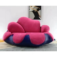 Canapé inclinable en forme d'arc de style minimaliste italien moderne avec revêtement en velours nuage pour petits salons et clubs - Design de luxe léger