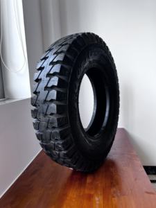 Neumático para Camión Ligero KUMA K702 8.25-16 de Alta Calidad, Nuevo, de Caucho Natural Negro, con 1 Año de Garantía - Product Image 5