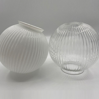 Abat-jour de lampe suspendue en verre rond nervuré transparent de couleur ambre gris de 200 mm de diamètre soufflé à la bouche