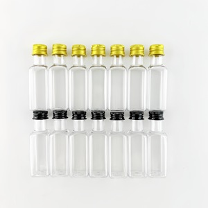 ขวดไวน์พลาสติก PET ทรงเหลี่ยมขนาด 25 มล. พร้อมฝาเกลียวสีทองและสีดำสำหรับบรรจุภัณฑ์เครื่องดื่ม - Product Image 1