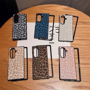 Custodia per cellulare Y2K di lusso con stampa leopardata selvaggia per Samsung Galaxy Z Fold 8 7 6 5, cover protettiva minimalista retrò con motivo ghepardo - Product Image 1