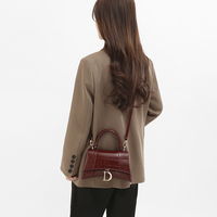 Sacs à main de luxe noirs texturés effet croco, sacs messager tendance pour femmes, idéaux pour les affaires et les sorties du week-end