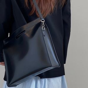 Bolso Tote de Mano Abierto con Forro de Poliéster PU para Mujer, Bolso Grande Bordado con Patrón Sólido, Impermeable, para Todas las Temporadas - Product Image 1