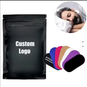 Paquete personalizado Cómodas tiras nasales de algodón para dormir mejor Respiración Anti-ronquidos Cinta negra para la boca Respirar Parches de nariz derecha - Product Image 1