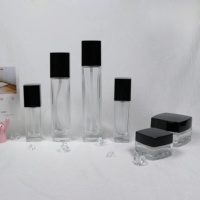 Emballage de soins de peau de luxe vide carré 30ml 40ml 100ml crème cosmétique pot en verre pompe à Toner Lotion pot en verre bouteille en verre