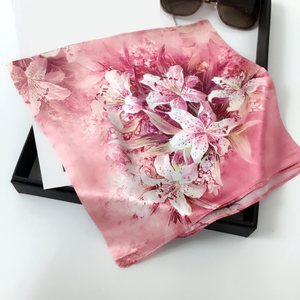 Elegante <span class=keywords><strong>rosa</strong></span> stampato 100% vera <span class=keywords><strong>seta</strong></span> quadrata sciarpa per le donne di alta qualità stile di lusso fabbrica cinese all'ingrosso - Product Image 3