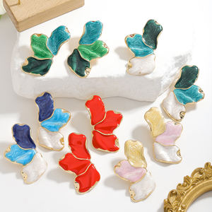 रेट्रो सुरुचिपूर्ण क्लैवर फूल स्टड ईयररिंग्स व्यक्तिगत भाग्यशाली घास बालियां छुट्टी पार्टी फैशनेबल सामान - Product Image 4