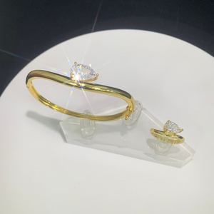 Bộ trang sức gồm nhẫn và vòng tay mạ vàng, đính đá zirconia cubic 5A hình giọt nước lấp lánh. - Product Image 3