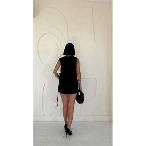 Chaleco Negro para Mujer con Cordones Laterales, Estilo Vestido Mini sin Mangas - Product Image 1