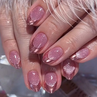 Ongles à presser effet œil de chat tendance : les faux ongles artisanaux les plus vendus