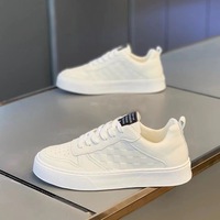 Chaussures blanches respirantes pour hommes, nouvelles tendances estivales, chaussures de sport et de loisirs à semelle épaisse, chaussures tendance pour hommes