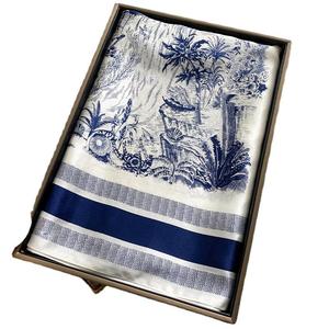 Sciarpa in Vera Seta di Gelso per Donna, Stile Etnico Porcellana Blu e Bianca, Elegante e Multifunzionale, Grande Quadrata 90cm, Autunnale - Product Image 3
