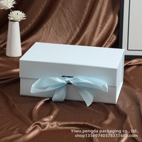 Boîte cadeau rectangulaire pliable à couvercle rabattable, fermeture magnétique, ruban attaché, design monobloc, impression de logo personnalisée, impression quadricolore