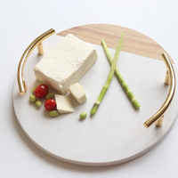 Plateau à chocolat en bois d'acacia de luxe de forme ronde blanche de style nouveau avec poignée Plateau de service alimentaire en bois et marbre