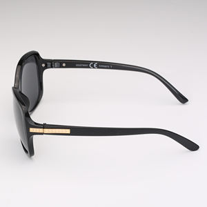 Gafas de sol cuadradas OEM para mujer con protección UV400 Opciones de color Pantone Recién llegado - Product Image 3