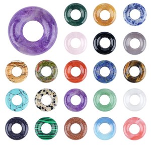 Bague en forme <span class=keywords><strong>de</strong></span> donut en <span class=keywords><strong>pierre</strong></span> naturelle et cristal mélangé, idéale pour <span class=keywords><strong>la</strong></span> décoration ou comme cadeau, vente en gros - Product Image 1