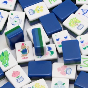 Juego de Mahjong, <span class=keywords><strong>Ajedrez</strong></span> y Póker Portátil Moderno de 4 Capas, Estilo Americano de Lujo, para Niños, con Fichas de Mahjong Plegables de Acrílico - Product Image 1