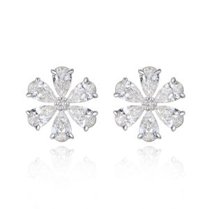 Pendientes de Plata con Diamantes de Laboratorio en Forma de Flor - Plata de Ley S925 Hechos a Mano, Hipoalergénicos y Brillantes - Product Image 1
