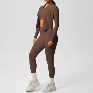 Ensemble de Yoga de sport trois pièces de haute qualité respirant motif solide haut à manches courtes pantalon de Fitness de course en plein air <span class=keywords><strong>avec</strong></span> poches - Product Image 2
