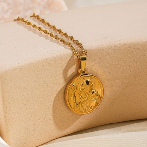 Женская цепочка с геометрическим кулоном - Product Image 5