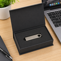 Boîte cadeau personnalisée réutilisable et portable en tissu noir doublé d'éponge pour clés USB, événements technologiques et promotions de marque
