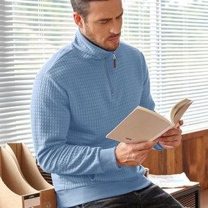 Sweat-shirt à capuche léger pour homme en tissu gaufré avec logo brodé personnalisé et poche kangourou - Product Image 3