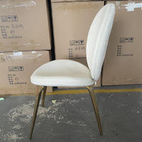 Chaise de salle à manger moderne de luxe léger avec dossier en acier inoxydable, design feuille, haut de gamme, pour hôtel, maison, entrepôt, revêtement en cuir