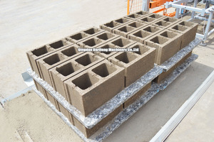 Tốt nhất bán QT8-15 rỗng lồng vào nhau khối và kerb đá dây chuyền sản xuất tự động bê tông gạch làm giá máy ở Brazil - Product Image 6