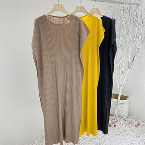 Robe plissée irrégulière 2024 nouvelles robes mi-longues amples à manches courtes col rond grande taille fabricant de vêtements pour femmes - Product Image 4