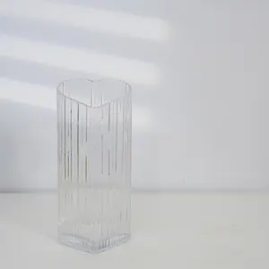 Voorraad Groothandel Unieke Ontwerp Glas Hartvormige Vaas Voor Home Decor