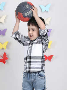 Conjunto de Camisa a Cuadros Blanca y Negra con Jeans de Mezclilla para Niños, Ropa Casual y Moderna para Uso Diario, Cómoda para Niños - Product Image 3