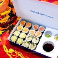 Sekali pakai murah kertas lipat Sushi untuk pergi kotak kustom kotak Bento Sushi dapat digunakan kembali kotak Sushi dengan Logo Anda sendiri