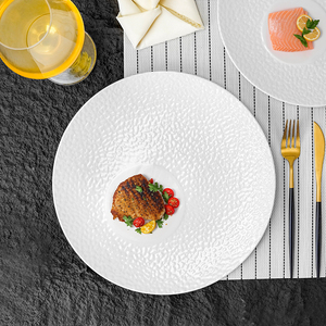 <span class=keywords><strong>Assiettes</strong></span> en céramique blanches de plat de service décoratif en porcelaine de texture martelée pour la présentation de nourriture commerciale de restaurant - Product Image 4