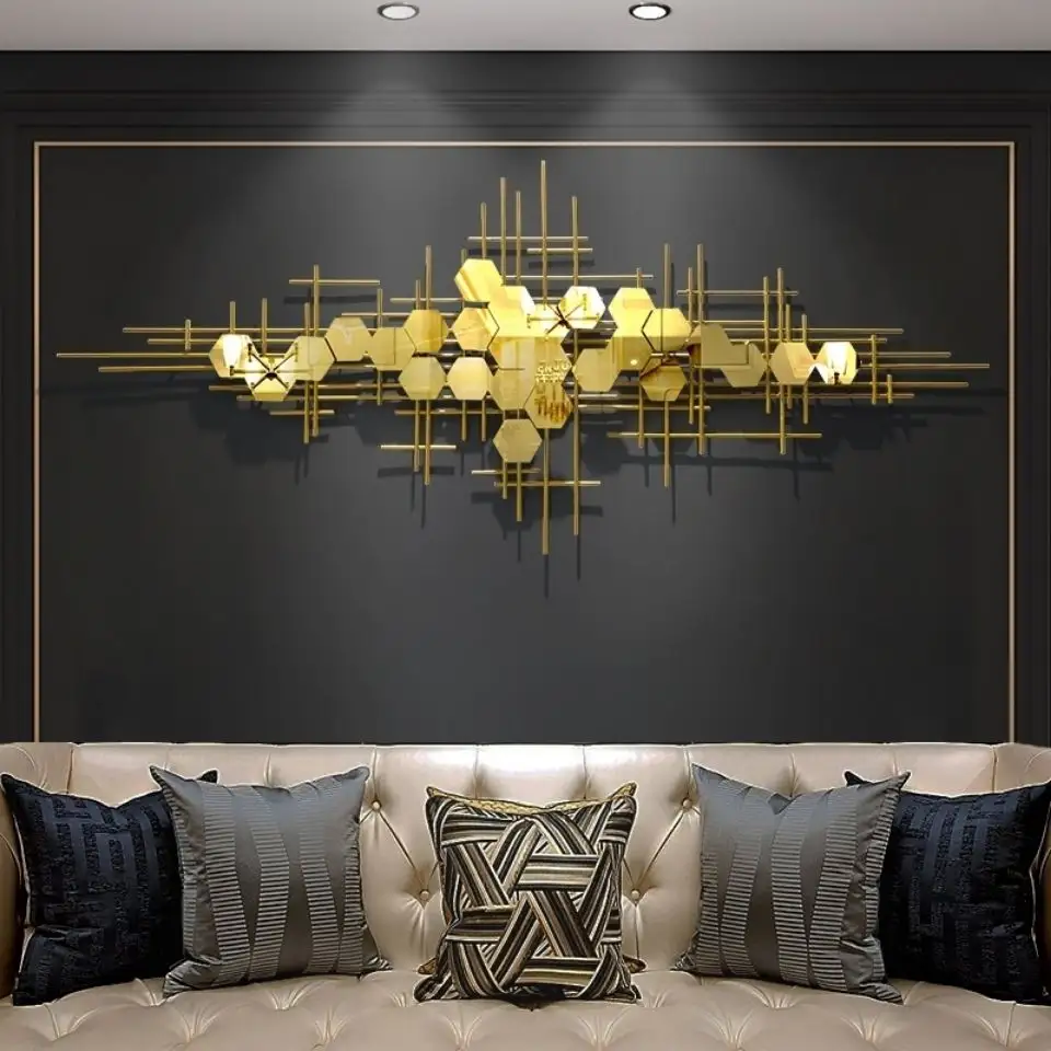 현대 미니멀 한 거실 침실 단 철 벽 매달려 장식 소파 배경 빛 럭셔리 스타일 금속 벽 장식