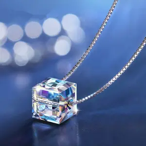 Aurora Borealis Cube Vòng cổ áo pha lê mặt dây chuyền vòng cổ Thiểu Số đơn giản phong cách Hàn Quốc xương đòn Mặt dây chuyền