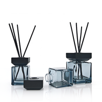 Bouteille diffuseur de parfum en verre unique, personnalisée, de luxe, vide, carrée, mate, givrée, avec estampage à chaud, avec bouchons à vis en bois