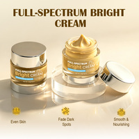 Crème éclaircissante unifiante et illuminatrice pour le teint, enrichie en Alpha-Arbutine et Vitamine C, pour une peau éclatante et uniforme, marque privée