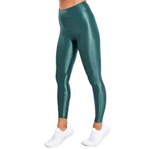 سراويل نسائية ضيقة لامعة من الجلد بمقاسات عالية ومزودة بمسام تهوية للأنشطة الرياضية للنساء باللون الأخضر