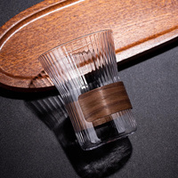 Tasse à café à rayures verticales faite à la main de style japonais avec anneau en bambou Tasse à thé en verre avec design en bois anti-brûlure