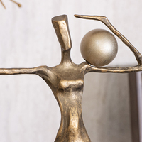 Sculpture d'art moderne abstraite en métal avec finition bronze de luxe en travertin naturel, statuettes artistiques pour la décoration de la maison et des hôtels
