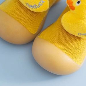 Chaussures pour bébé à semelle souple antidérapante de style nouveau 2025, chaussures hautes pour l'intérieur, dessin animé, printemps automne, vente en gros de chaussettes combinées pour tout-petits, SGS - Product Image 2