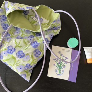 <span class=keywords><strong>Sac</strong></span> en toile au design de niche avec fleur d'<span class=keywords><strong>iris</strong></span> violette douce, style forêt artistique - Product Image 2