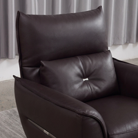 Fauteuil de salon moderne en cuir écologique, pivotant, avec structure en fer moulé sur mesure et pieds en acier carbone.