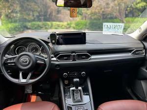 <span class=keywords><strong>MAZDA</strong></span> <span class=keywords><strong>CX5</strong></span> 2024 <span class=keywords><strong>USADO</strong></span>, 2.0L, AUTOMÁTICO, 2WD, EDICIÓN COMFORT, 5 PUERTAS, 5 ASIENTOS, SUV DE GASOLINA, 155 CV, INHALACIÓN NATURAL, COLOR BLANCO CON DETALLES NARANJA - Product Image 4