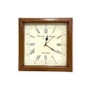 Horloge murale carrée en bois de 12 pouces, design moderne et élégant, décoration artistique polyvalente, horloge pour bureau, étagère, maison, bureau - Product Image 1